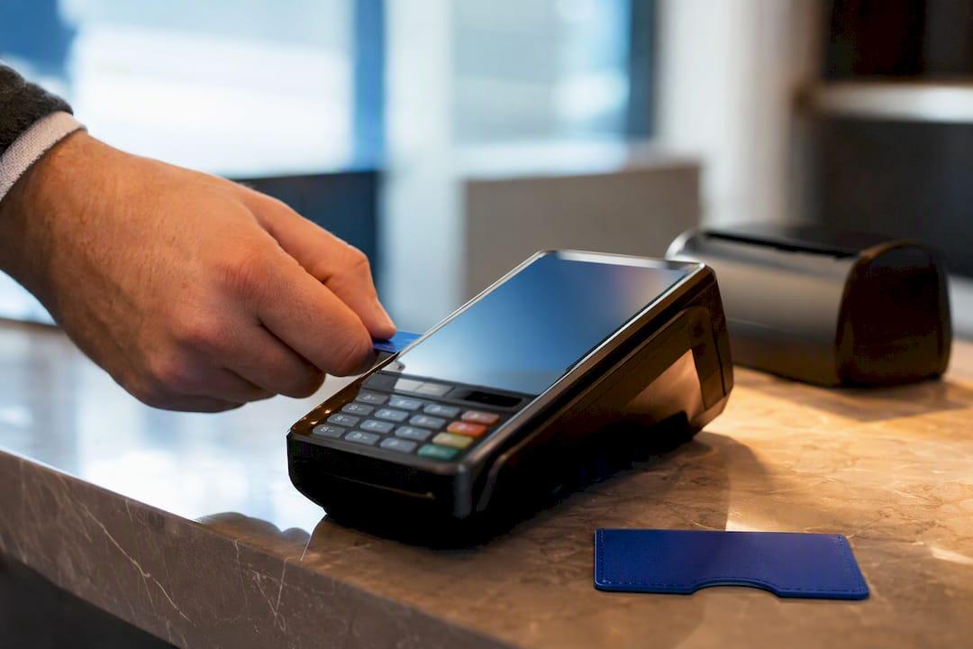 How Card Exchange Rates Turn €100 into 111.17 on Lithuanian Cards